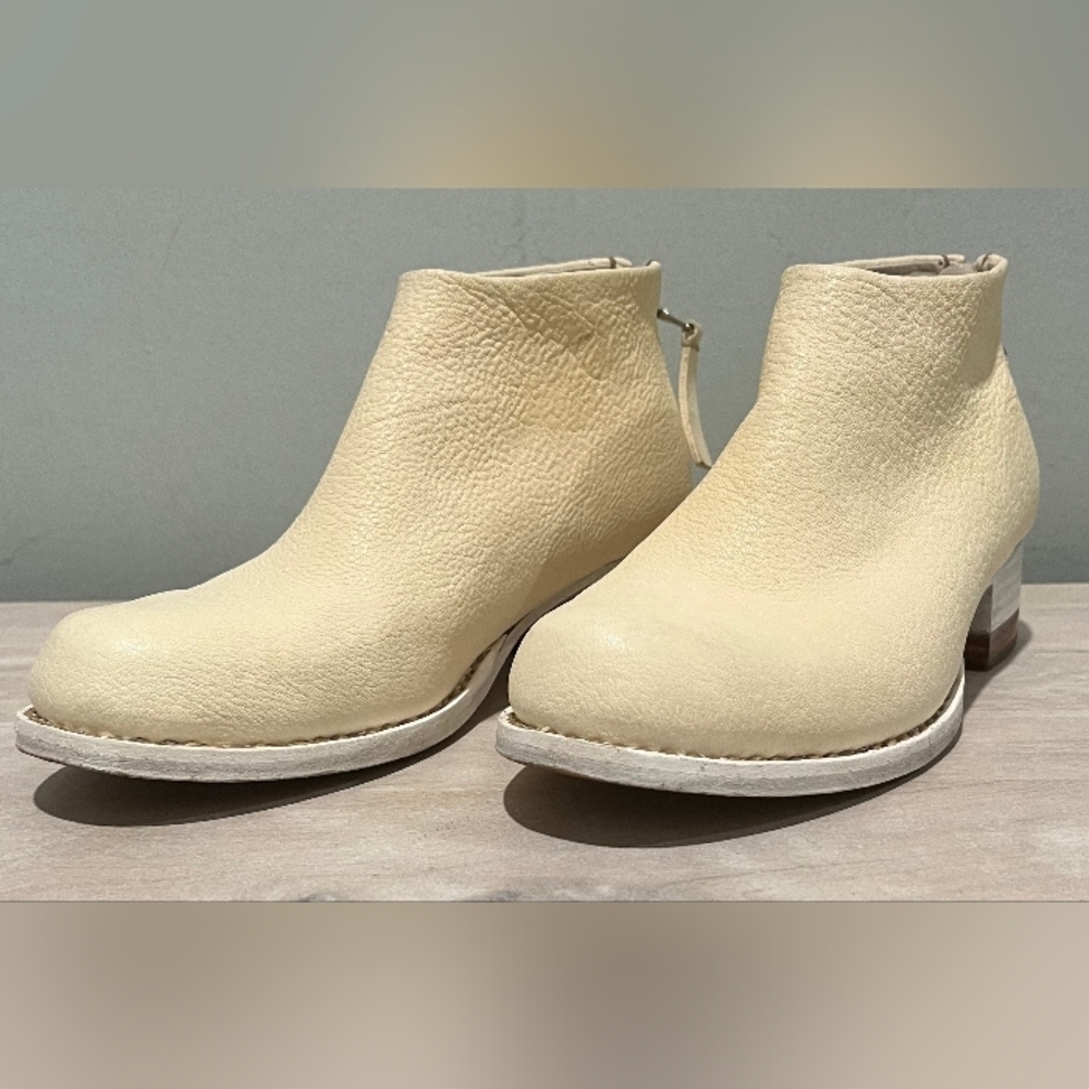 FEIT Ceremonial Mid Heel Boot‎  Size 36.  EUC